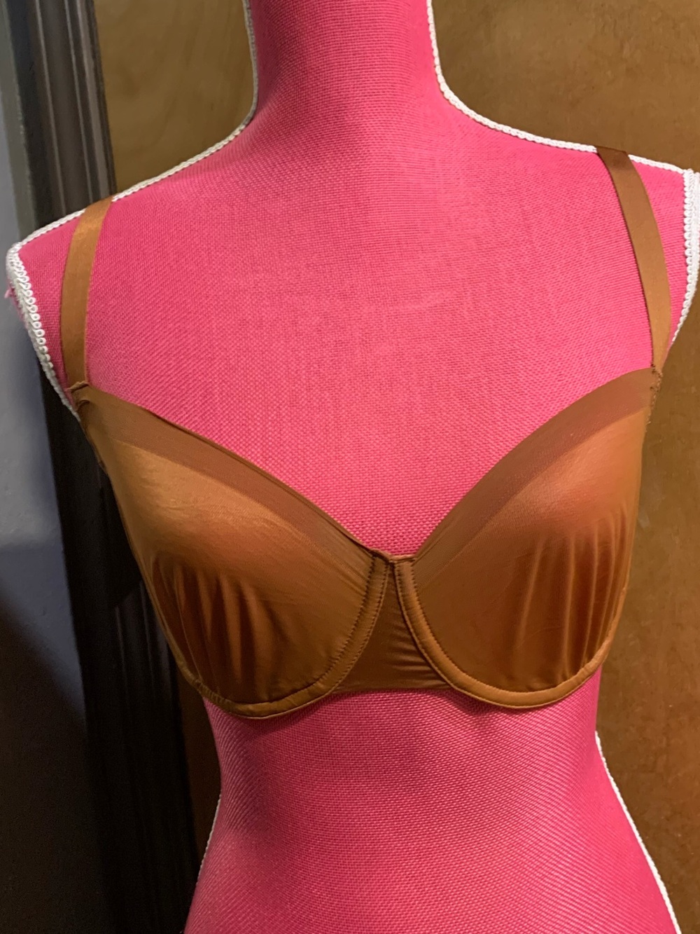New SKIMS Smooth Underwire Bra in Caramel